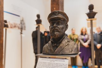 Escultura Dr. Valdés -5.JPG